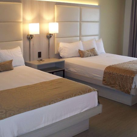 รามาดา บาย วินด์แฮม เบอร์แบงก์ แอร์พอร์ต Hotel ภายนอก รูปภาพ