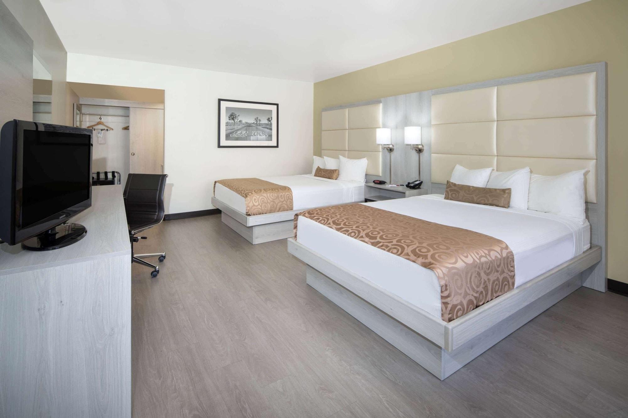 รามาดา บาย วินด์แฮม เบอร์แบงก์ แอร์พอร์ต Hotel ภายนอก รูปภาพ