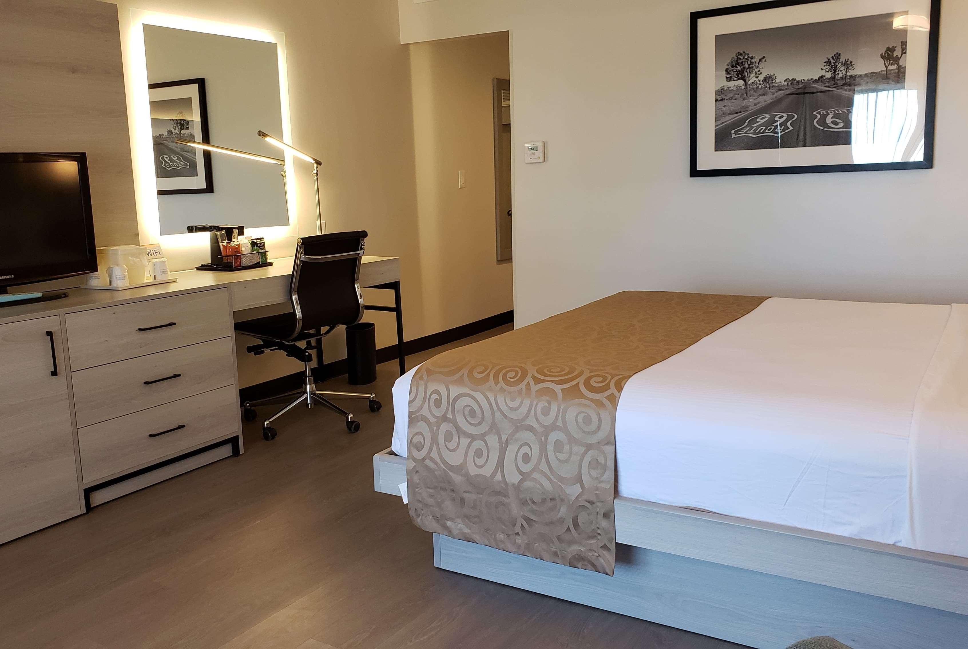 รามาดา บาย วินด์แฮม เบอร์แบงก์ แอร์พอร์ต Hotel ภายนอก รูปภาพ