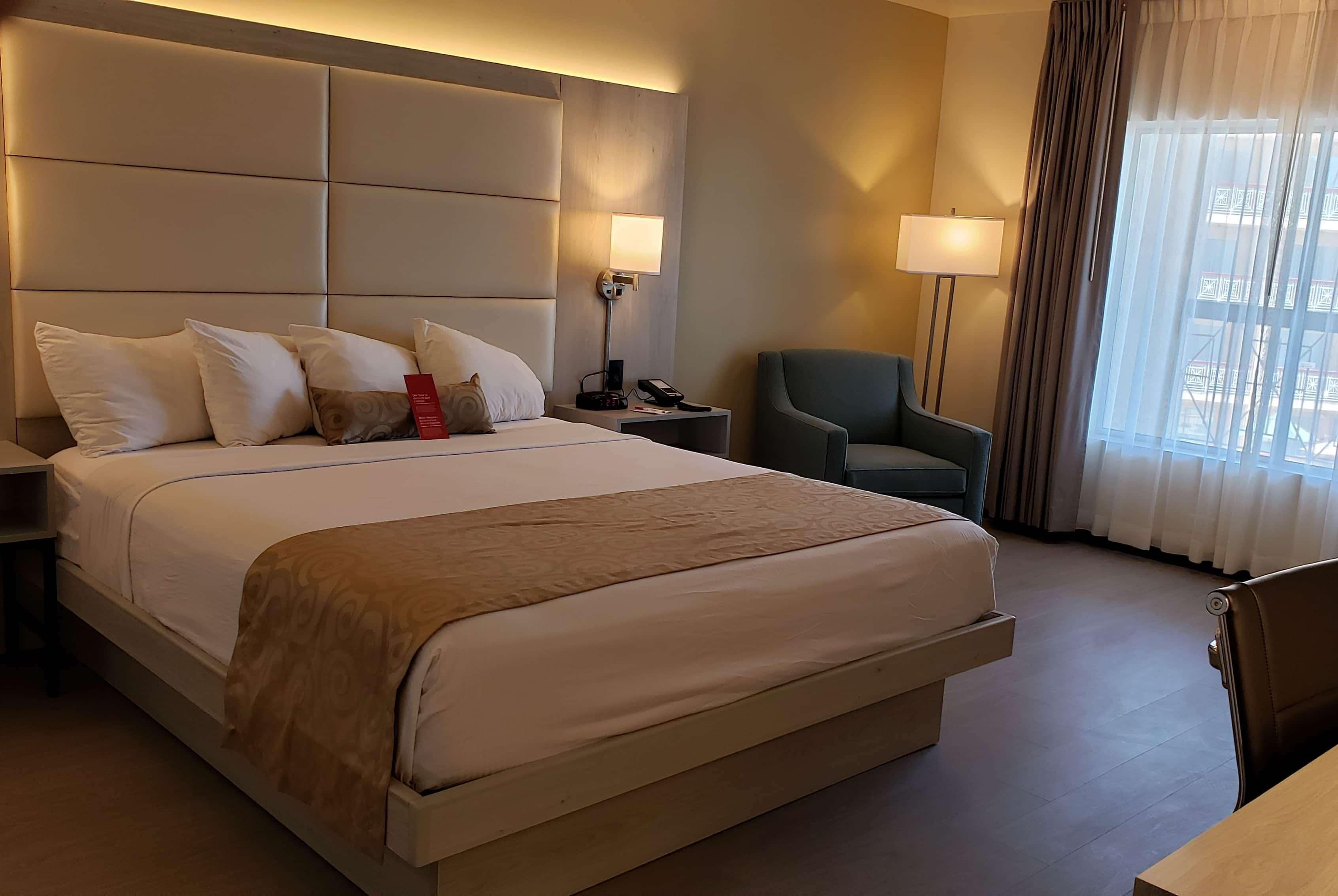 รามาดา บาย วินด์แฮม เบอร์แบงก์ แอร์พอร์ต Hotel ภายนอก รูปภาพ