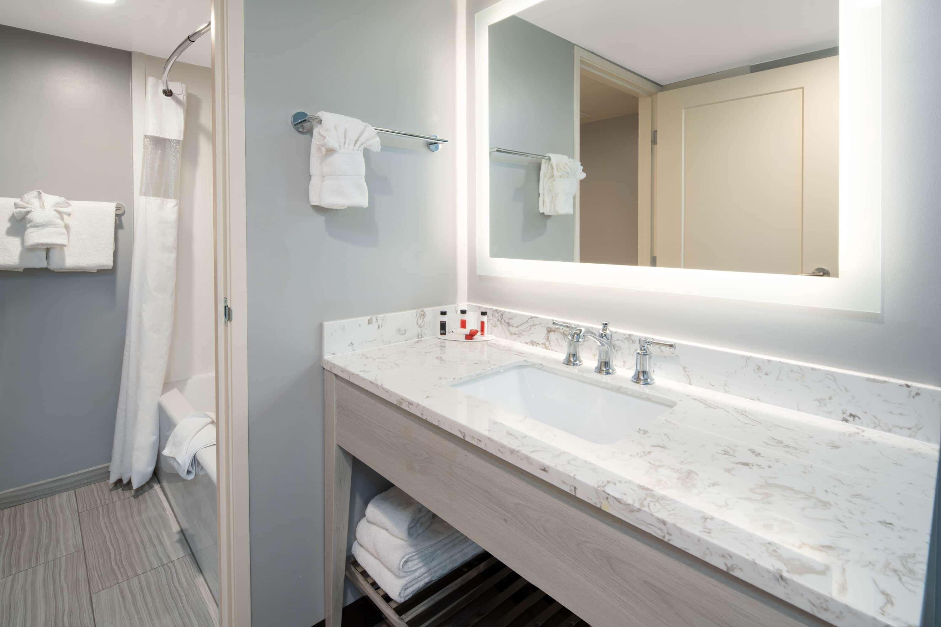 รามาดา บาย วินด์แฮม เบอร์แบงก์ แอร์พอร์ต Hotel ภายนอก รูปภาพ