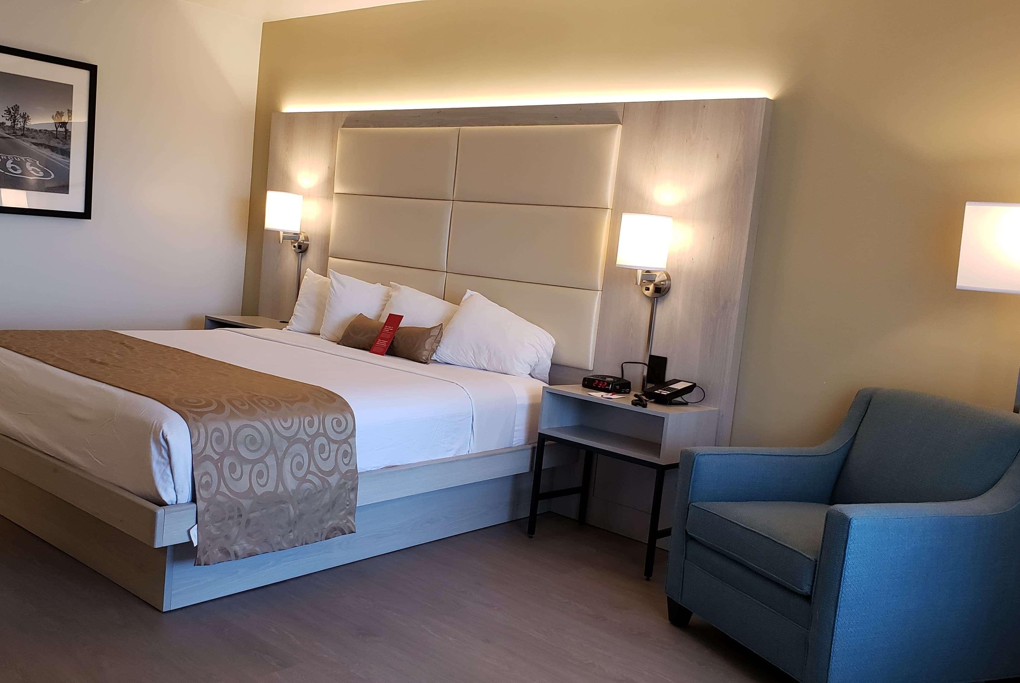 รามาดา บาย วินด์แฮม เบอร์แบงก์ แอร์พอร์ต Hotel ภายนอก รูปภาพ