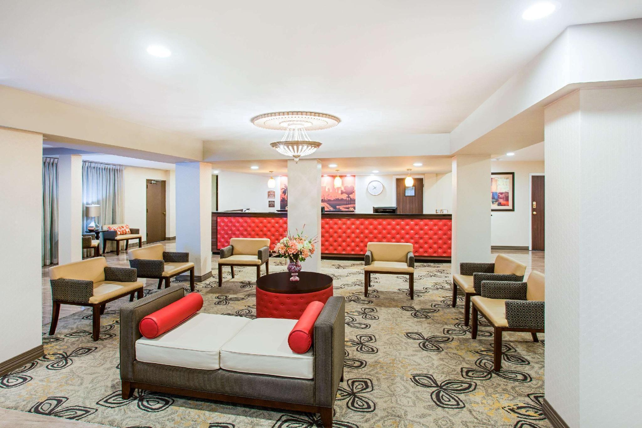 รามาดา บาย วินด์แฮม เบอร์แบงก์ แอร์พอร์ต Hotel ภายนอก รูปภาพ