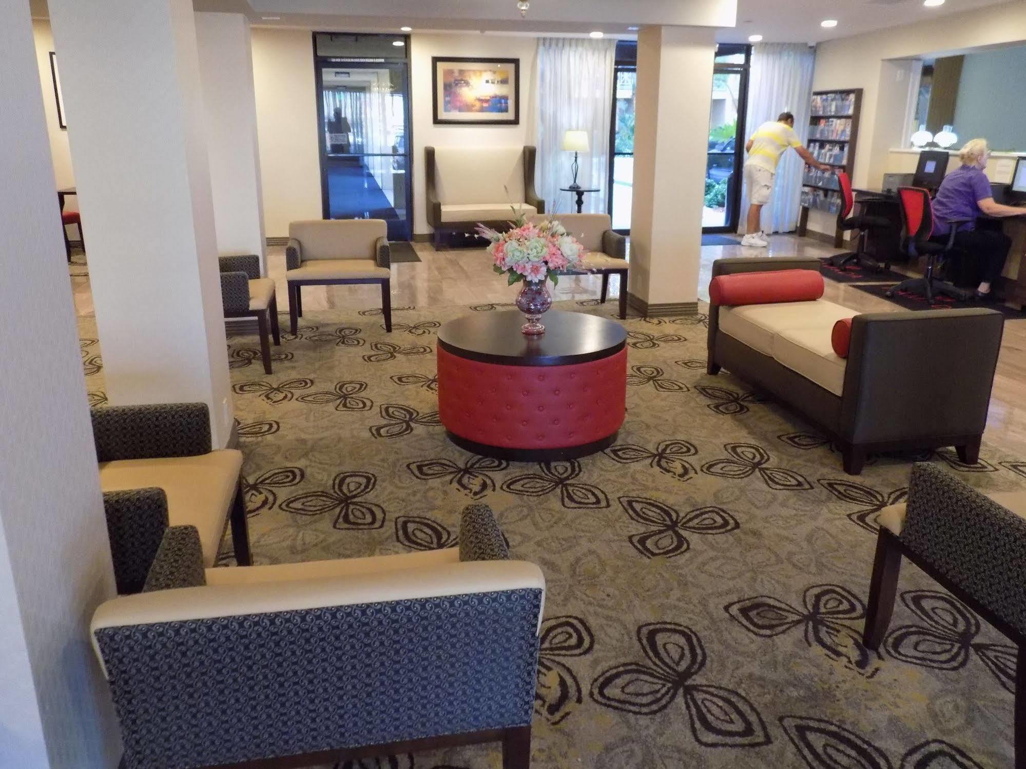รามาดา บาย วินด์แฮม เบอร์แบงก์ แอร์พอร์ต Hotel ภายนอก รูปภาพ