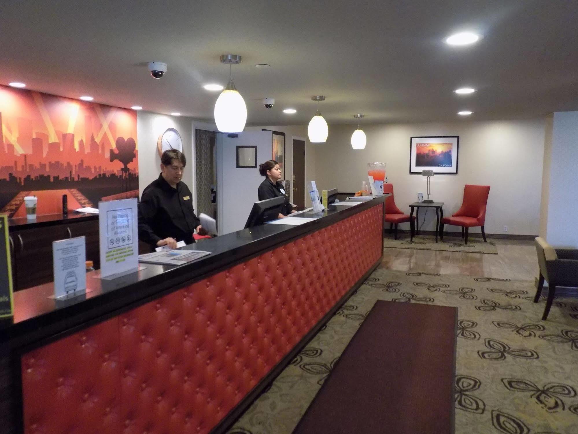 รามาดา บาย วินด์แฮม เบอร์แบงก์ แอร์พอร์ต Hotel ภายนอก รูปภาพ