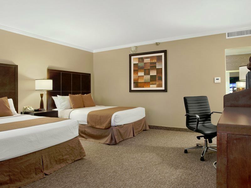 รามาดา บาย วินด์แฮม เบอร์แบงก์ แอร์พอร์ต Hotel ภายนอก รูปภาพ